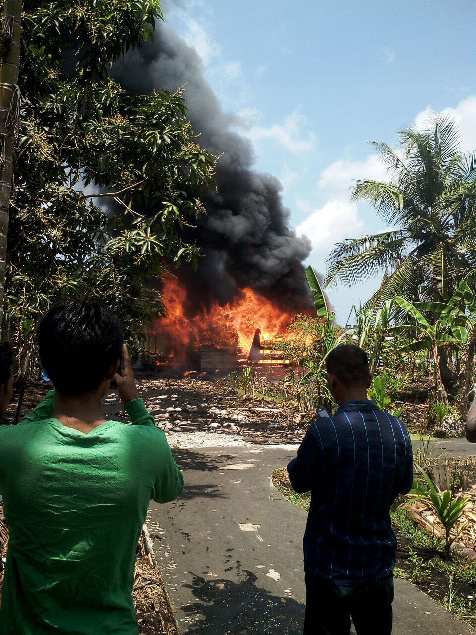 Rumah Seorang Warga Tunas Harapan Ludes Dilalap Sijago Merah